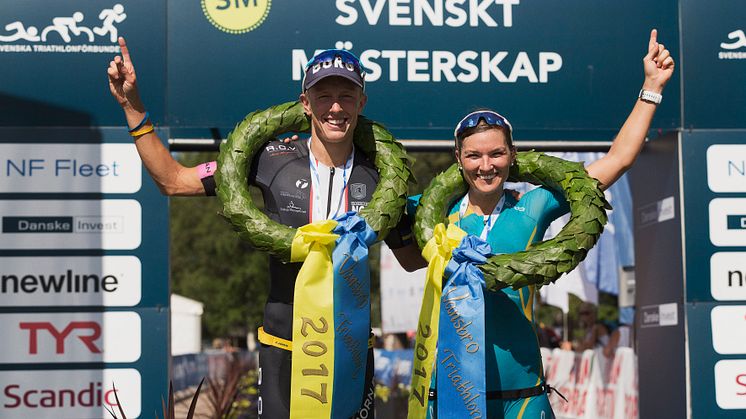 Svenska mästarna i medeldistans, Sebastian Norberg och Åsa Lundström. Foto: Mickan Palmqvist, Ateljé L-Foto