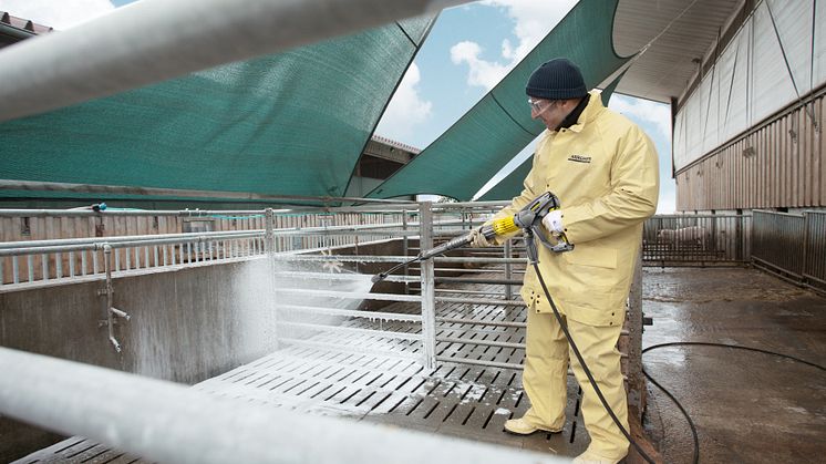 Agriculture_stable_disinfection_easyforce_app_2_CI15_300 dpi (jpg)