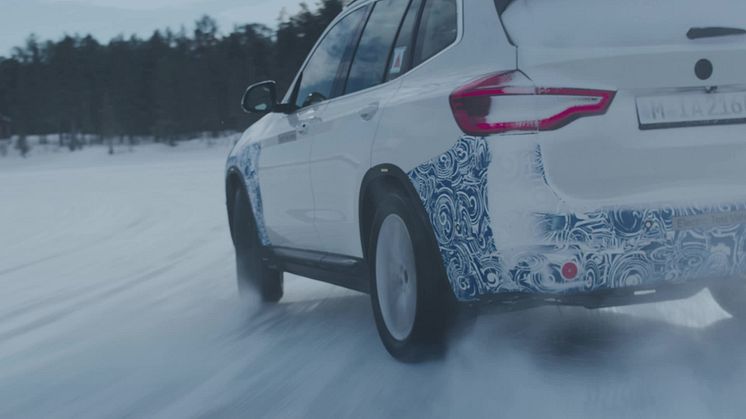 BMW iX3 på vintertesting