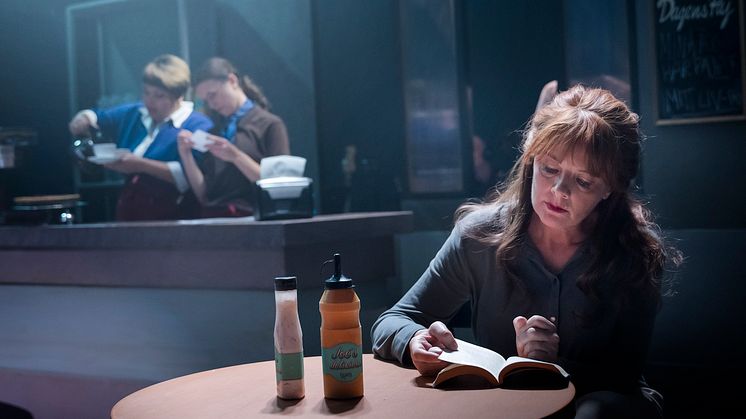 16_Waitress