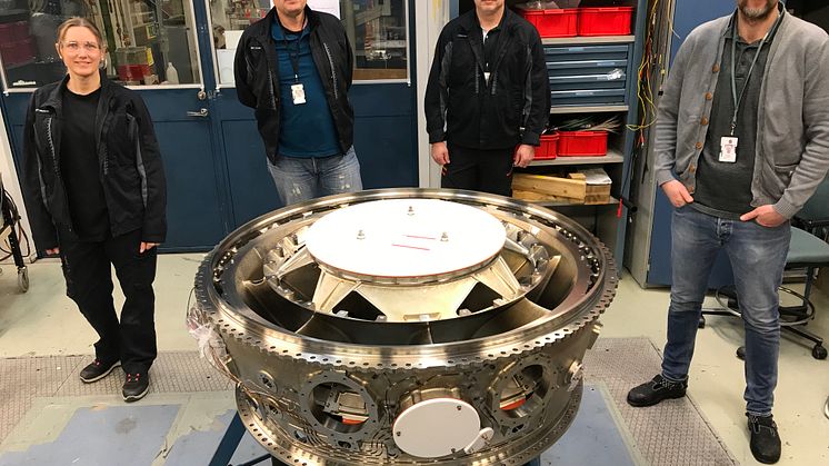 The delivered component together with part of the proud GKN Aerospace team
