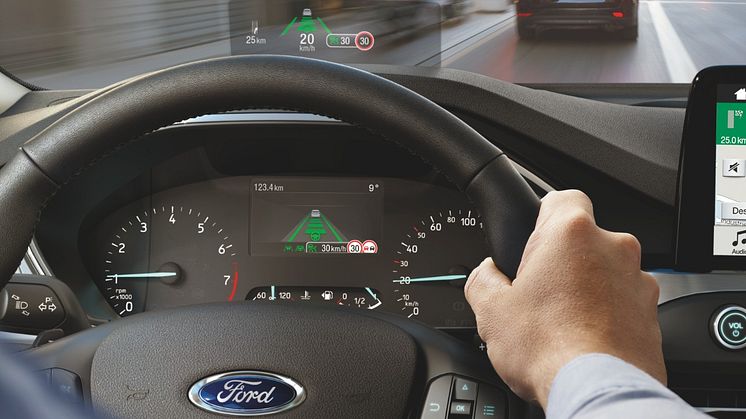Az év leghosszabb világos napján debütál a Ford Focus új fejlesztésű Head-up display technológiája