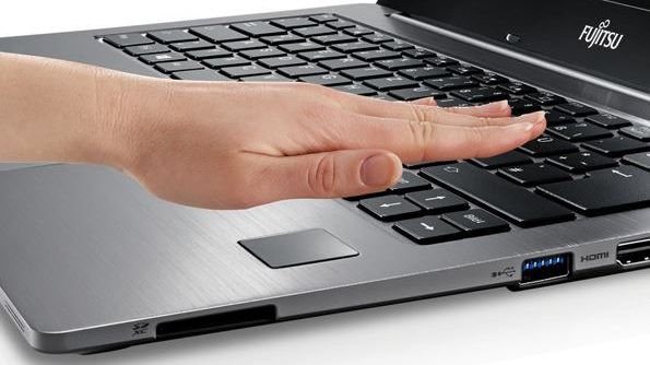 Fujitsu säkrar företagsdata med handpåläggning