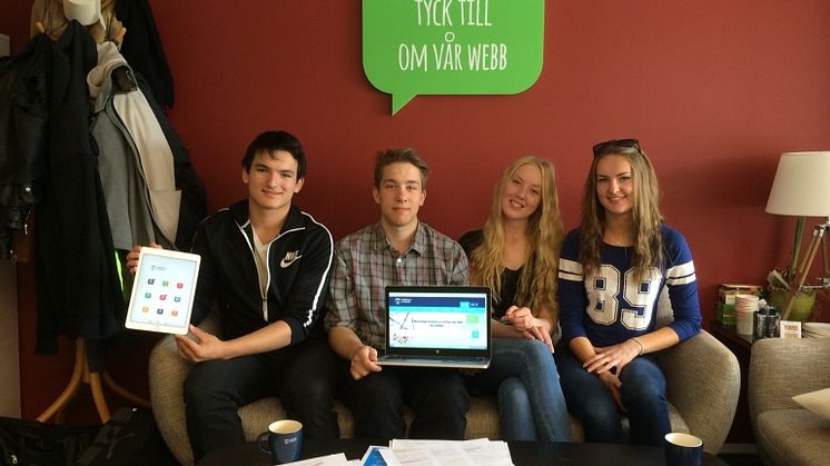 Succé i repris - ​Ungdomar lär äldre hur Norrtälje kommuns  webbplats fungerar
