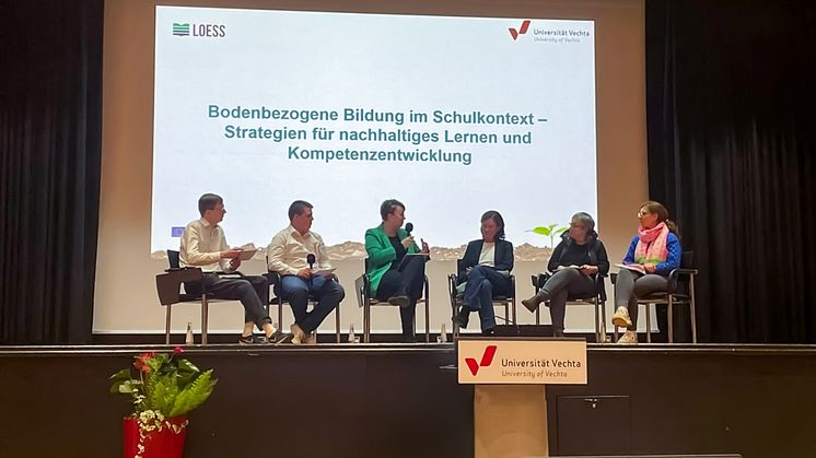 Bodenbildung in der Schule | Projekt an der Universität Vechta zeigt bei Podiumsdiskussionen die elementare Bedeutung von Boden auf