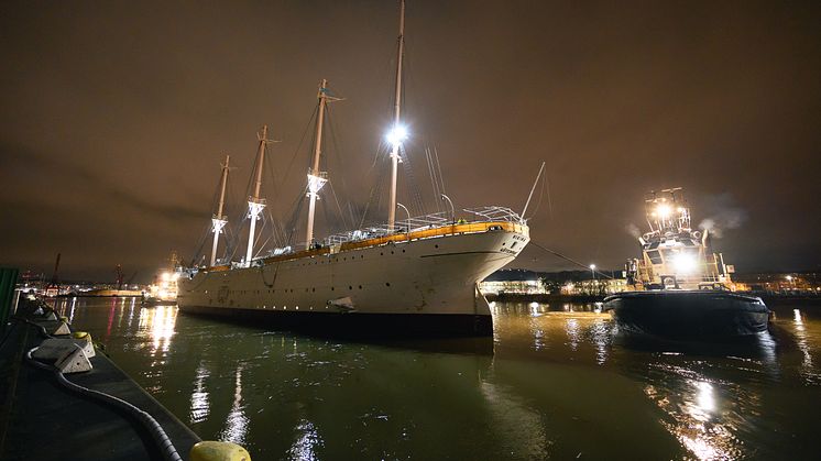 Barken Viking lämnar Göteborg