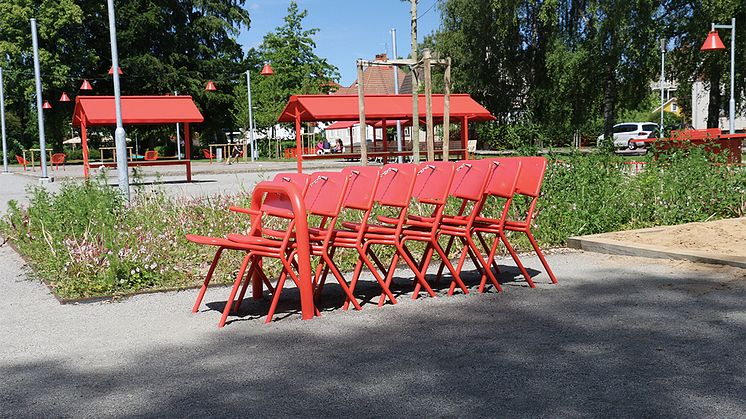 Share stolar, Badhusparken Vara