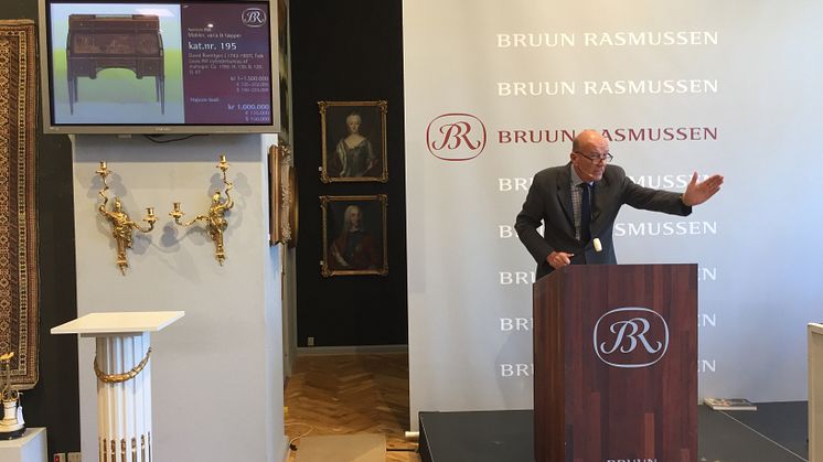 Jesper Bruun Rasmussen sælger Roentgens chatol for 1 mio. kr.