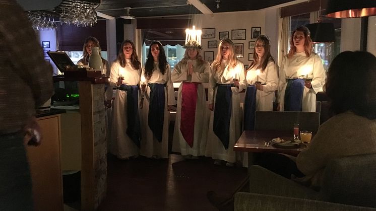 Jämtlands Lucia sjöng in Luciamorgonen i Östersund.