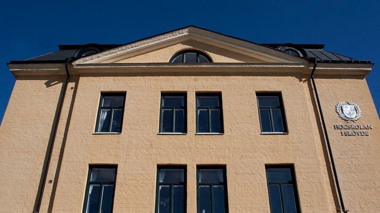 ​Högskolan i Skövde planerar för en återgång till campus under hösten 2021. Men Högskolan väljer att använda sig av en hybrid mellan campus- och distansundervisning under höstterminens första veckor.