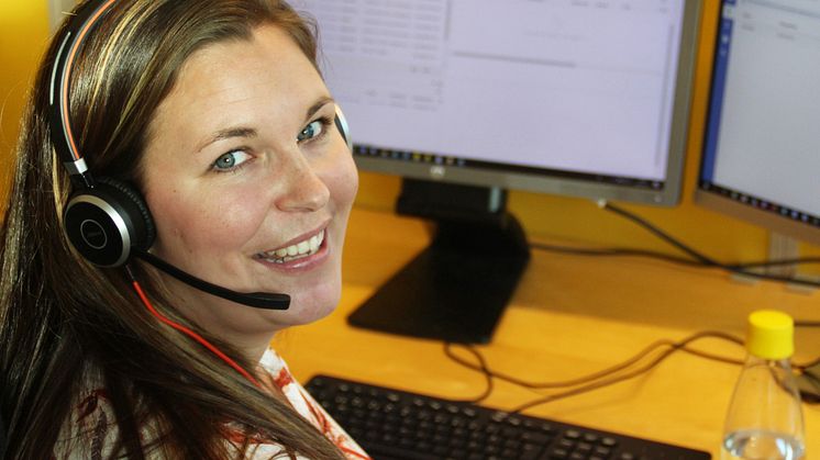 Frågorna varierar, från komplexa frågeställningar på löneområdet till teknisk problemlösning. Det gör jobbet så intressant, säger Jenny Lindeborg.