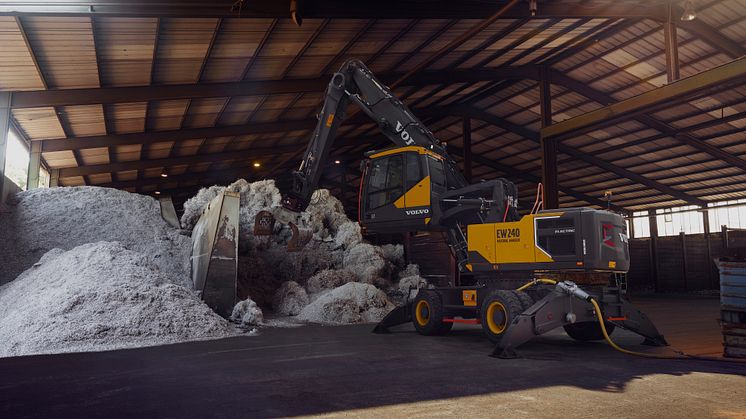 Volvo EW240 Electric Material Handler - arbete inomhus