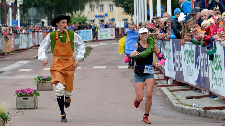 Holly Rush vann/won UltraVasan 2014 90 K. (Kransmas Daniel Svensson.)