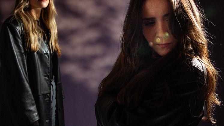 SKAAR slipper ny versjon av Mad Woman med Emilie Nicolas som gjesteartist, og annonserer EPen «Mad Women».