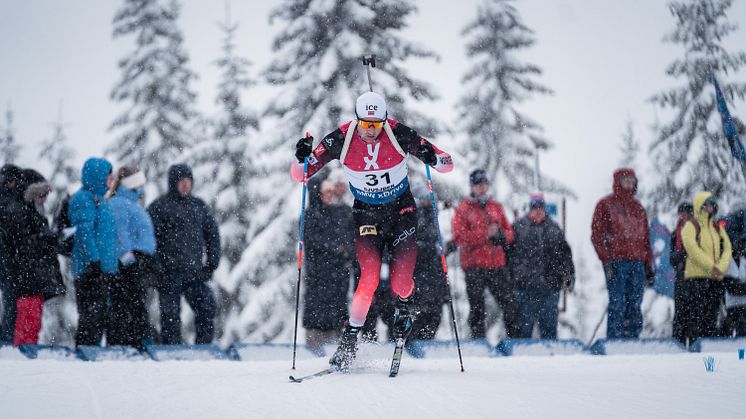 Nils-Erik Ulset på sesongstart på Sjusjøen i november. Foto: Sondre Eriksen Hensema/Norges Skiskytterforbund