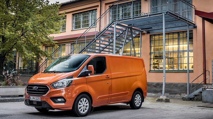 Transit_Custom_PHEV_002