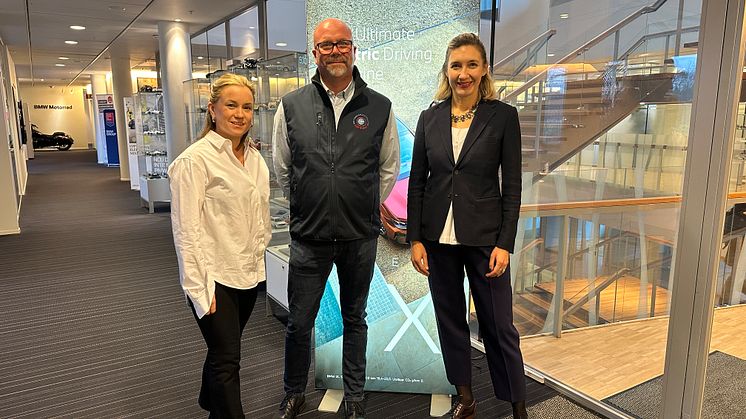 Johannah Hamilton, Retail HR Specialist BMW Northern Europe, Jonas Hehrne, Verksamhetsledare Motorbranschcollege och Johanna Kriisa, Managing Director BMW Sverige.