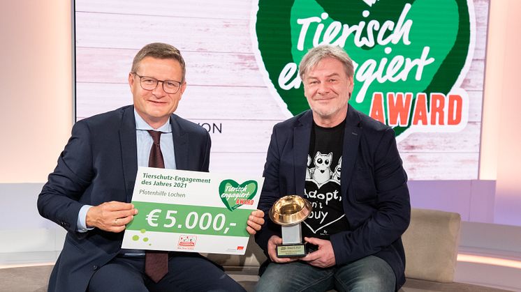 Fressnapf TEA 2021 Hermann Aigner mit Gerhard Marschik von der Pfotenhilfe Lochen