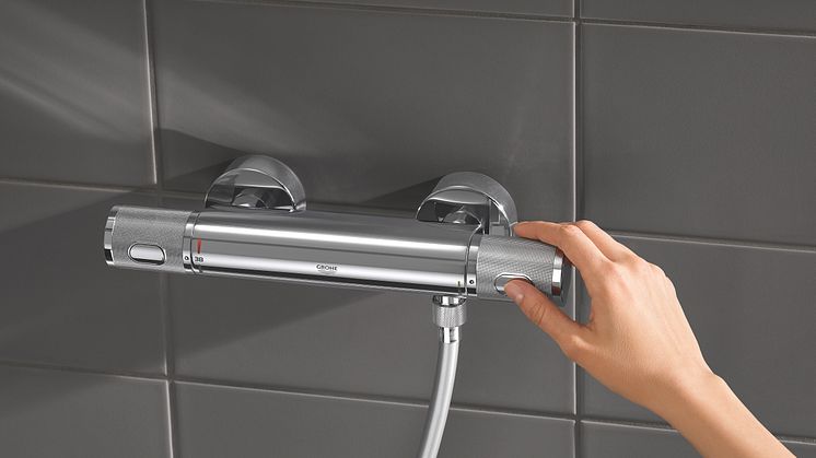GROHE_GROHTHERM 1000 Cosmopolitan Thermostatic Shower Set_Chrome_Mood 1