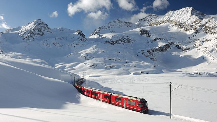 Bernina Express beim Lago Bianco, Graubünden (c) Rhätische Bahn