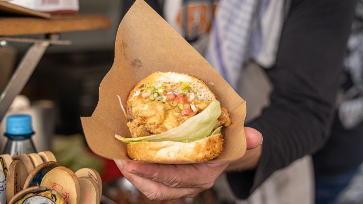PK Crab Burger mit frischen Relish und etwas Vodka im Tempura.jpg