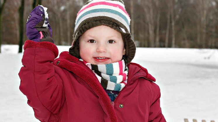 Auch bei winterlichem Schmuddelwetter ist tägliche Bewegung im Freien wichtig. Foto: Benito Barajas/SIGNAL IDUNA