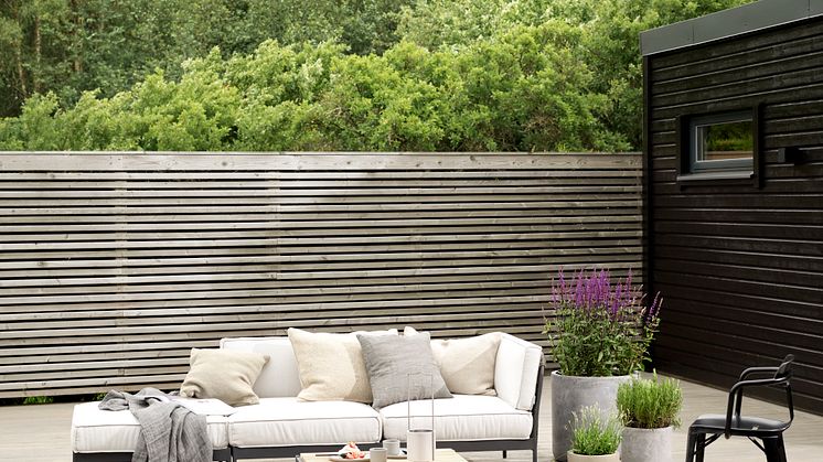 Fasad_DEMIDEKK 0734 Brunsvart_Terrass_DEMIDEKK 90029 Naturligt Silvergrå.jpg
