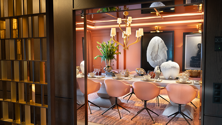 TheRoyalSuite_dining room_2.png