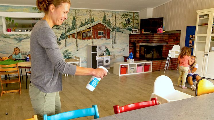 Fortsetter med smittevernstiltak: - Barn må få være barn