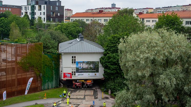 Nu har herrgården i Göteborg fått sin nya adress – en halv kilometer bort