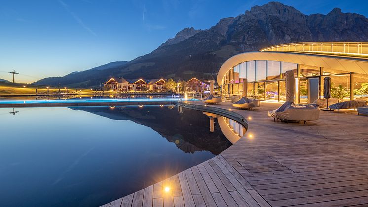Wellness Terrasse mit Holz: „ATMOSPHERE by Krallerhof