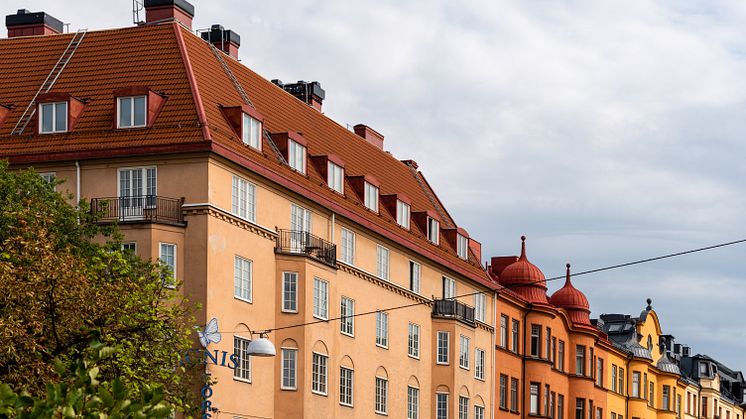 Den senaste månaden har andrahandshyrorna stigit i fyra av landets tio största städer. I Västerås har priserna stigit med 20 procent på en månad.