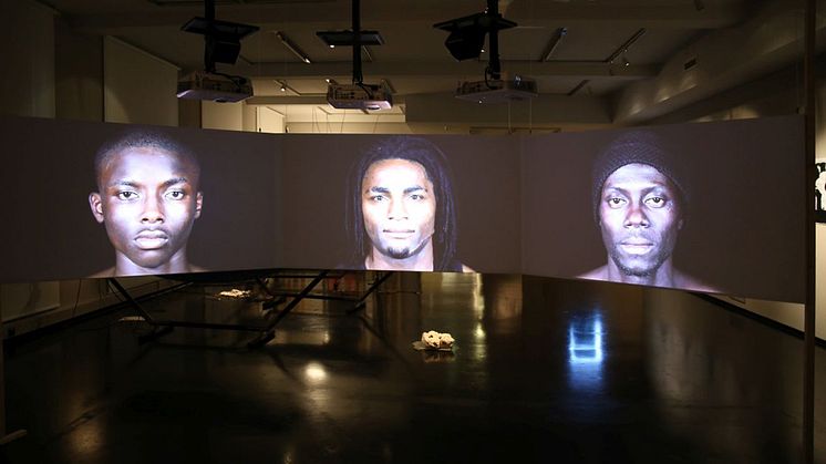 Videoinstallation "Crossings" von Leila Aloui