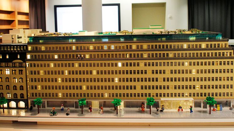 Sveavägen 44 i LEGO, vy från Sveavägen