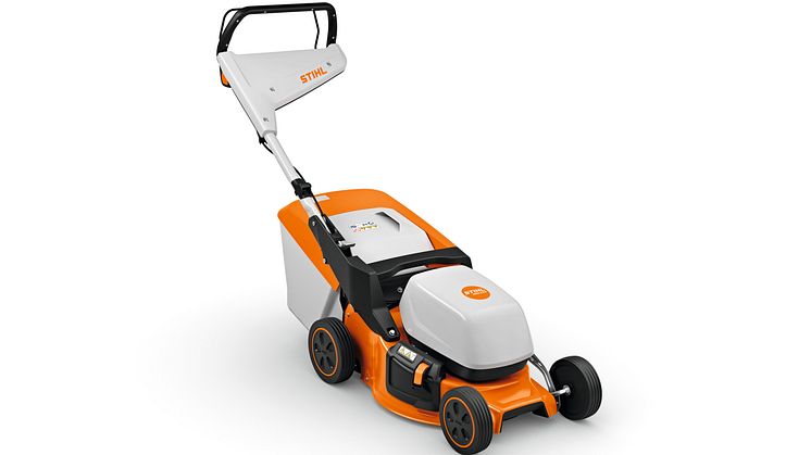 De nya batteridrivna gräsklipparna från STIHL passar små och medelstora trädgårdar. Den nya generationen innehåller maskiner både med och utan hjuldrift, med uppfångare eller mulcher, med sido- eller bakutlopp och med klippbredder på 41, 46 och 51 cm