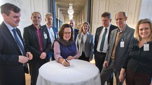 Stockholms stad samlar fastighetsbranschen, med bland andra Riksbyggen, för ökad hållbarhet
