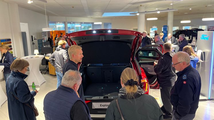 Ford Explorer Tour_2