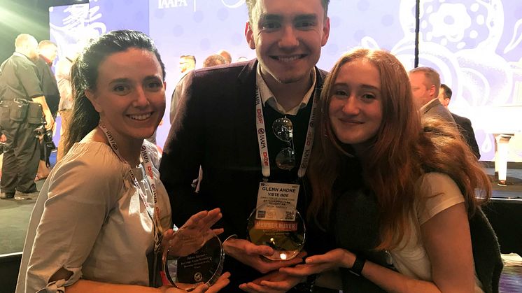 Skånes Djurpark tar emot priser på Brass Ring Awards i Orlando.