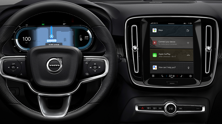 Volvo_XC40_Recharge_-_Ongoing_call_on_driver_display_and_centre_display