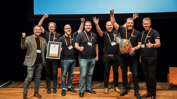 Ett glatt gäng från Öresundskraft tog emot utmärkelsen Årets stadsnät 2017 vid Svenska Stadsnätsföreningens årsmöte i Umeå den 21 mars 2018. Foto: SSNF