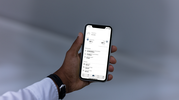 269861_Volvo_on_Call_smartphone_app_now_gives_plug-in_drivers_insight_into