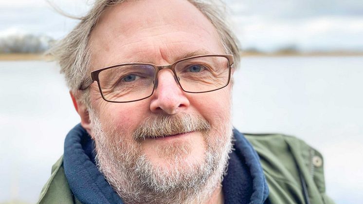 Mora Aronsson är ny ordförande för Svenska Botaniska Föreningen och vill försöka engagera fler unga i föreningen framöver. Foto: Emil V. Nilsson