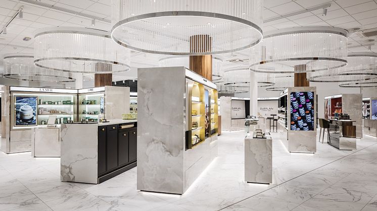 Elegant butikskoncept hos norska Steen & Strøm, Oslo i 4mm XGloss Dekton® Helena