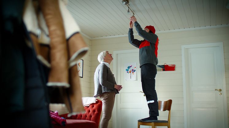 Posten og Telenor tester en ny tjeneste der postbud kan komme på besøk til personer som har behov for det. Illustrasjonsfoto: Petter Sørnæs