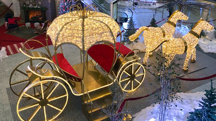 Häst- och vagnekipaget i Centralhallen på Frölunda Torg