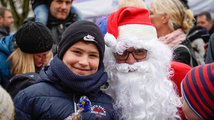 Nick Bayer aus Treysa freute sich über Süßigkeiten vom Nikolaus.