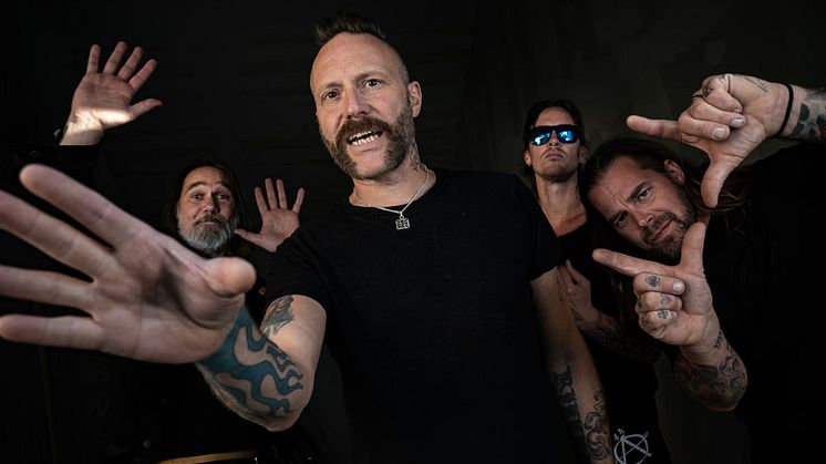 "Blood In Blood Out" - Mustasch går sin egen väg