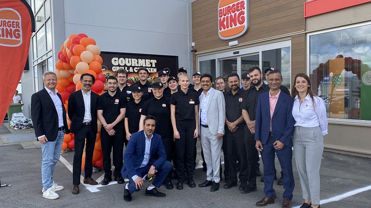 Teamet på Burger King Pindsle ønsker velkommen til den nye restauranten.