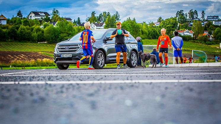 Familiebiltest: Ford Edge er best, størst og barskest!