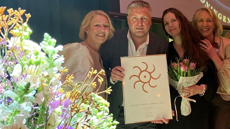 Viking Line vinner priset Bästa rederi. Från vänster: Gabriella Cromnow Svensson, Daniel Atteroth, Eleonora Hansi och Anne Brydolf, Viking Line.